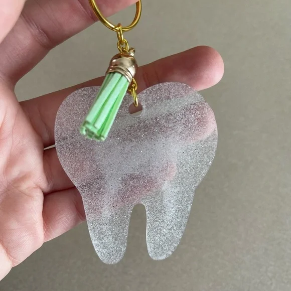 🎉🎉2x HP🎉🎉 Handmade Tooth Keychain- Dentist, Dental Hygienist, Dentistry - Picture 2 of 6